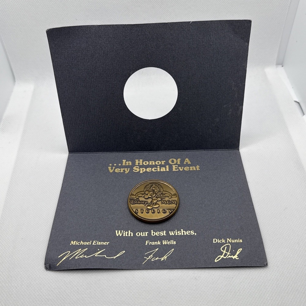 1989 Disney MGM Studios Opening Cast Member Gift Coin Medallion on Card - Picture 4 of 8